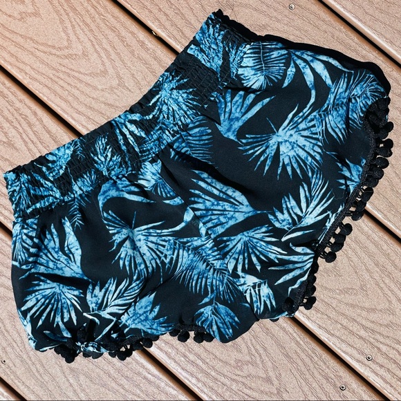 Blush Poolside Shorts - Picture 2 of 2